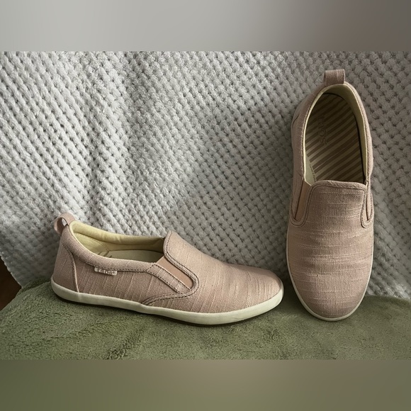 Women’s Sz 10 Taos Peachy Pink Slip On Athletic Shoes - Picture 2 of 4